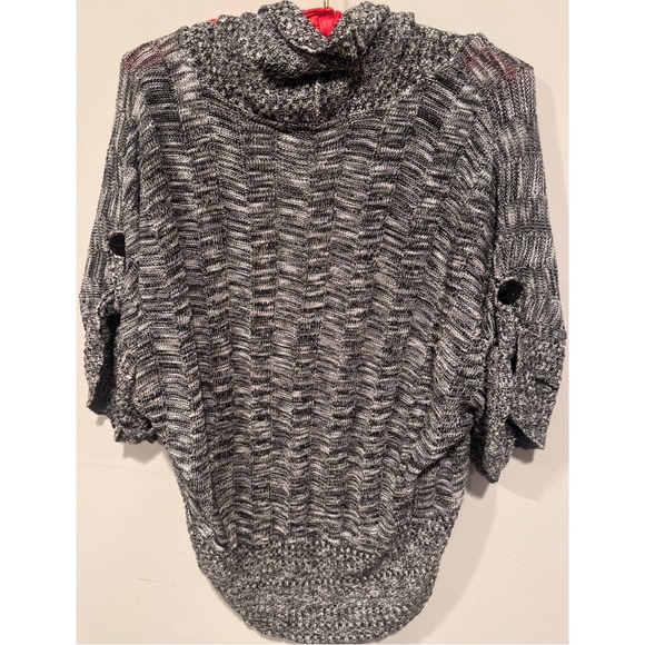 Grey and White Short Sleeved Buttoned Shawl - Picture 11 of 12